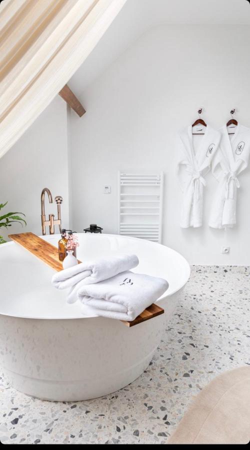 La Grande Maison Lgm Lesches Zewnętrze zdjęcie